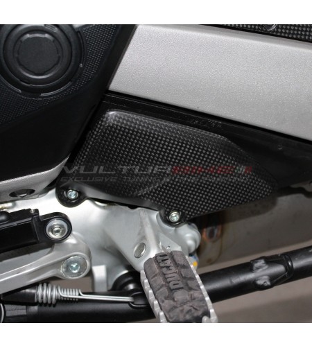 Fersenschützer aus Kohlefaser für volle Akrapovic - Ducati Multistrada V4