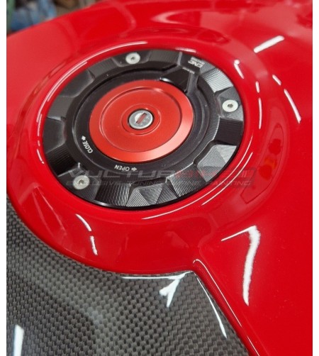 Couvercle de réservoir en carbone peint en rouge - Ducati Panigale / Streetfighter V4 