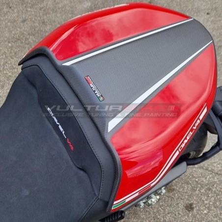 Coperchio sella in carbonio personalizzato "RED / CARBON" - Ducati Diavel V4