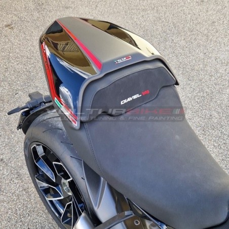 Custom Carbon Sitzbezug "SCHWARZ / CARBON" - Ducati Diavel V4