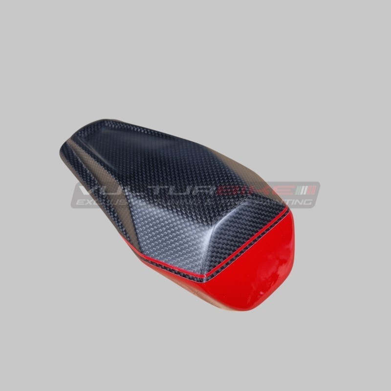 Customized carbon fiber center pad for Ducati Panigale and Streetfighter V4 / V4S