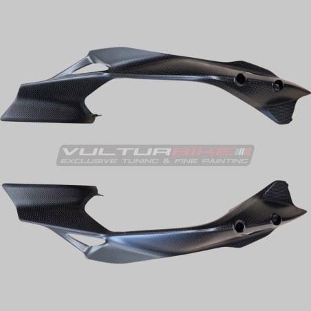 Carbon fiber side panels under tail - Ducati Panigale V4