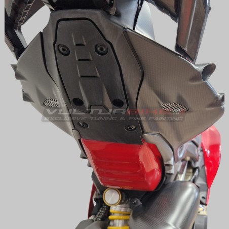 Carbon fiber side panels under tail - Ducati Panigale V4
