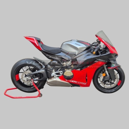 Tapa del depósito de combustible efecto aluminio cepillado con tira de carbono - Ducati Panigale / Streetfighter V4 / V4S